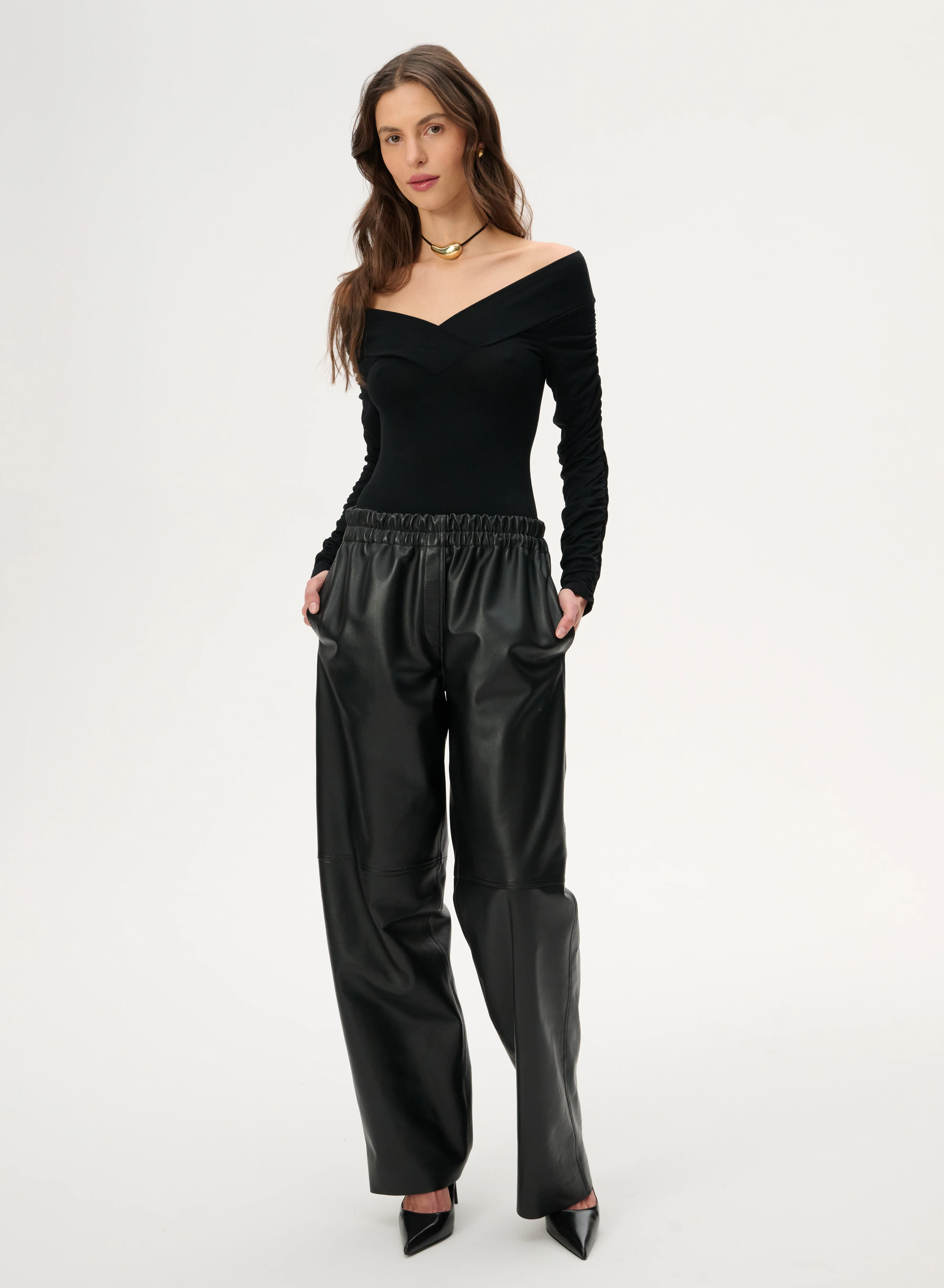 Body off-shoulder z bambusowej tkaniny w kolorze czarnym - Sophie - Image 7