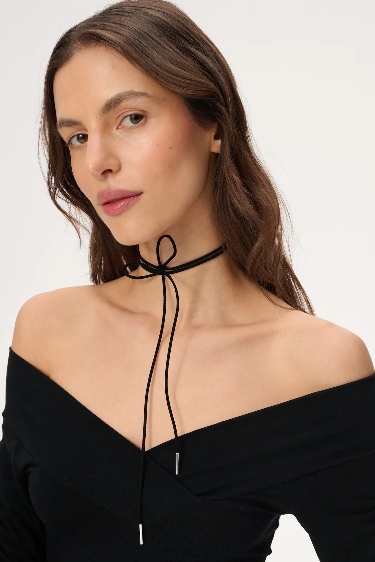 Choker z posrebrzanymi okuciami - Kiki