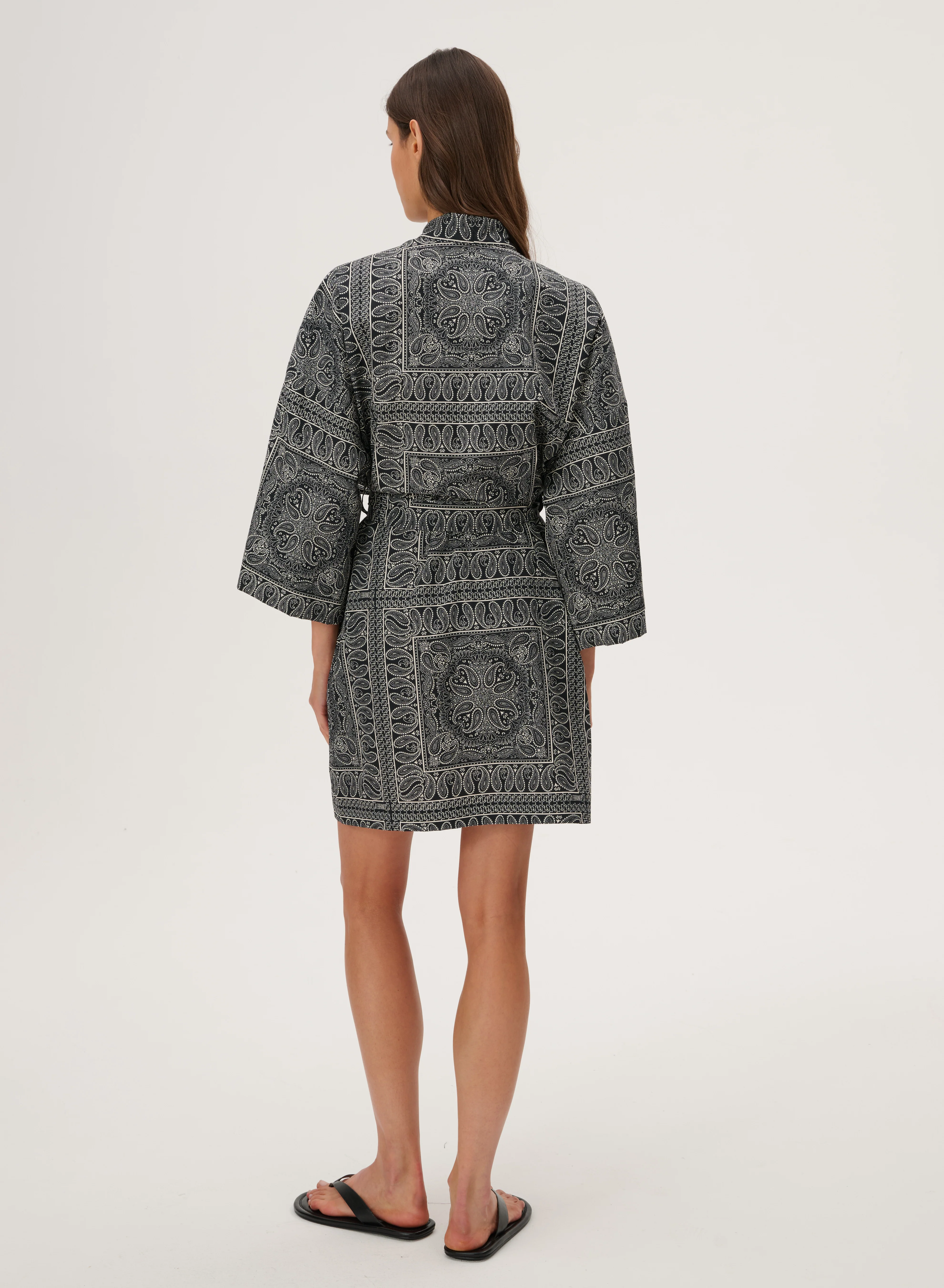 Kimono z bawełny we wzór bandany w kolorze czarnym - Liu - Image 4