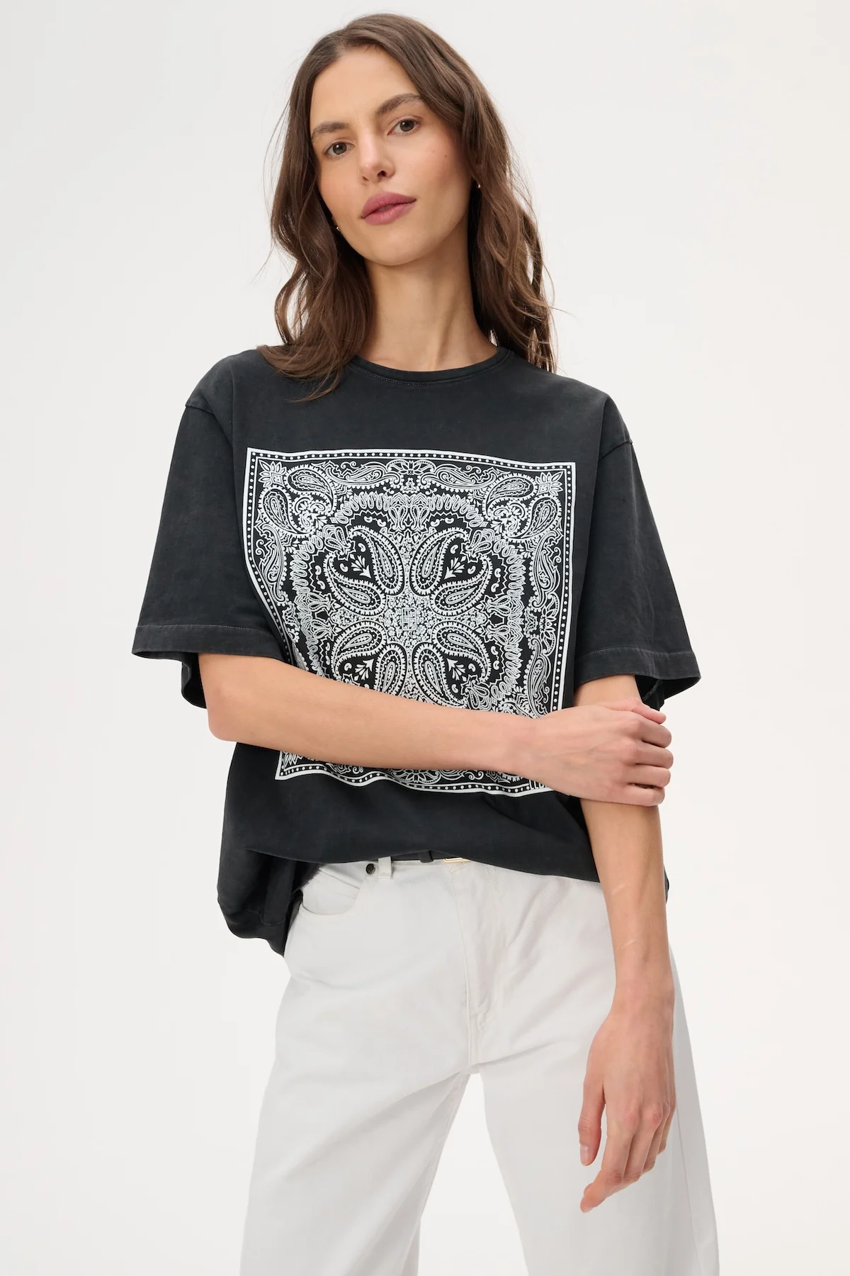T-shirt z bawełny szary z nadrukiem bandany - Danny - Image 3