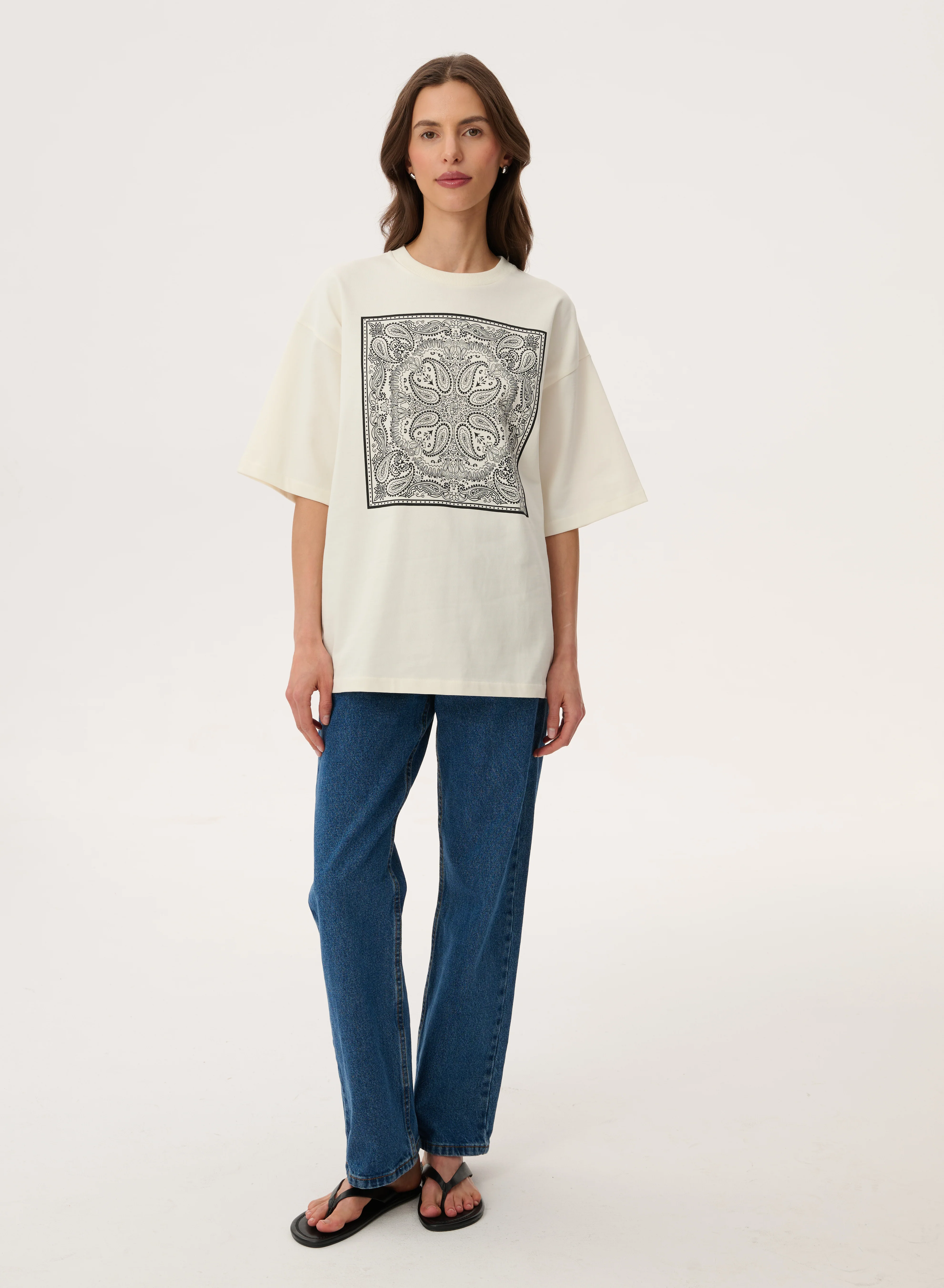 T-shirt oversize z nadrukiem bandany w kolorze ecru - Weston - Image 3